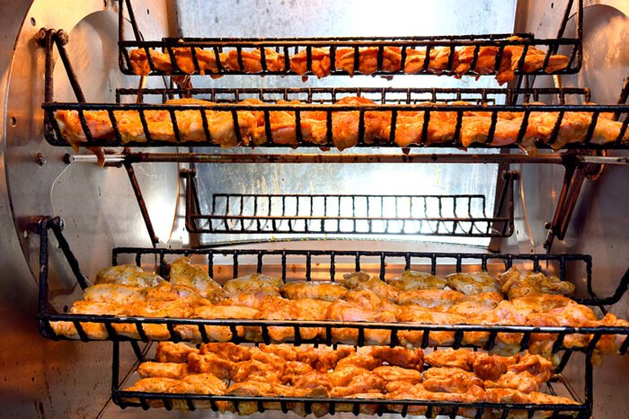 Miami Grill, Florissant chickens wings is preparing