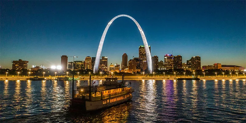 Beyond the Arch: Your St. Louis Adventure Fast Food Stop at Miami Grill